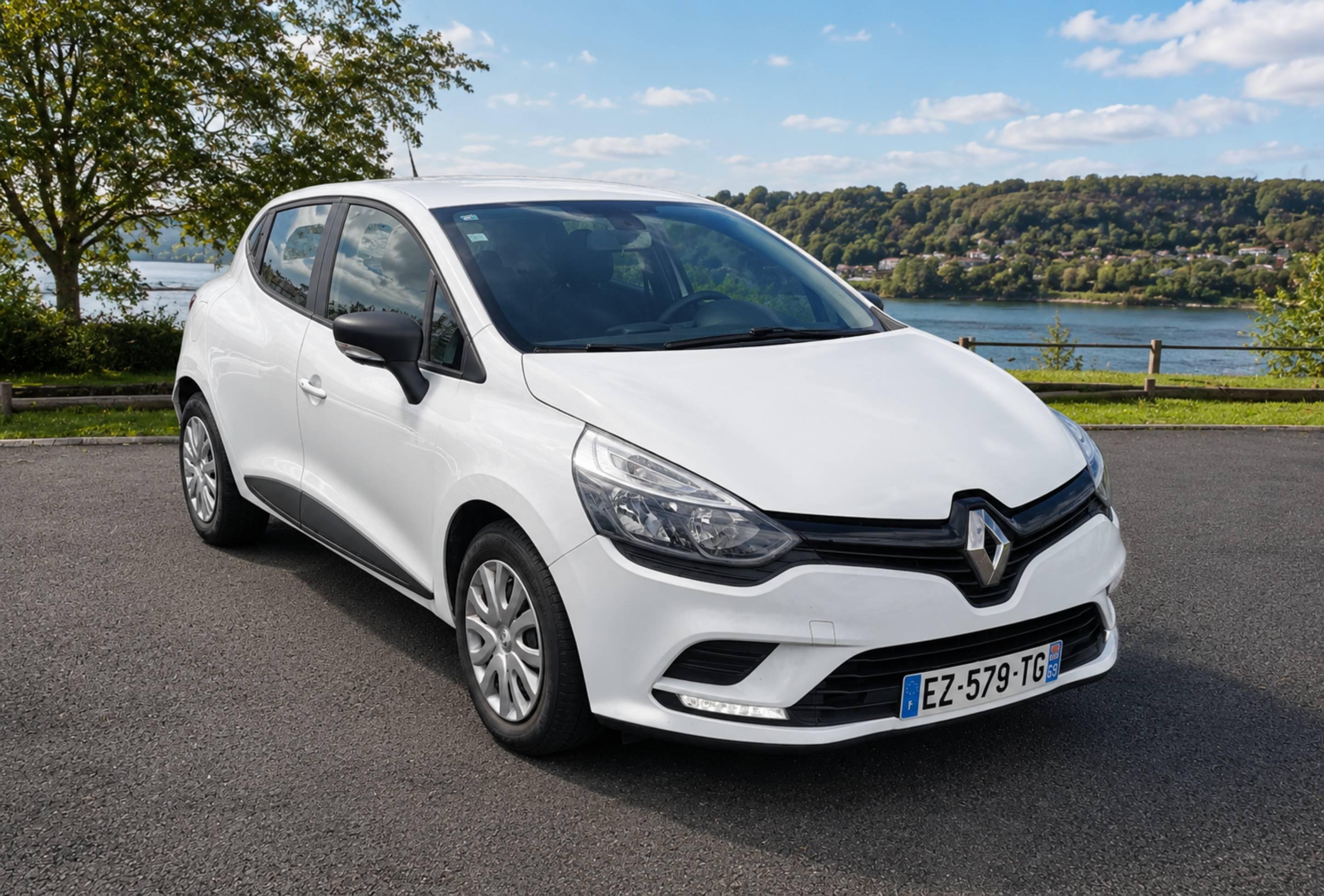 Renault CLIO IV 2018 in Saint-Pierre-des-Corps