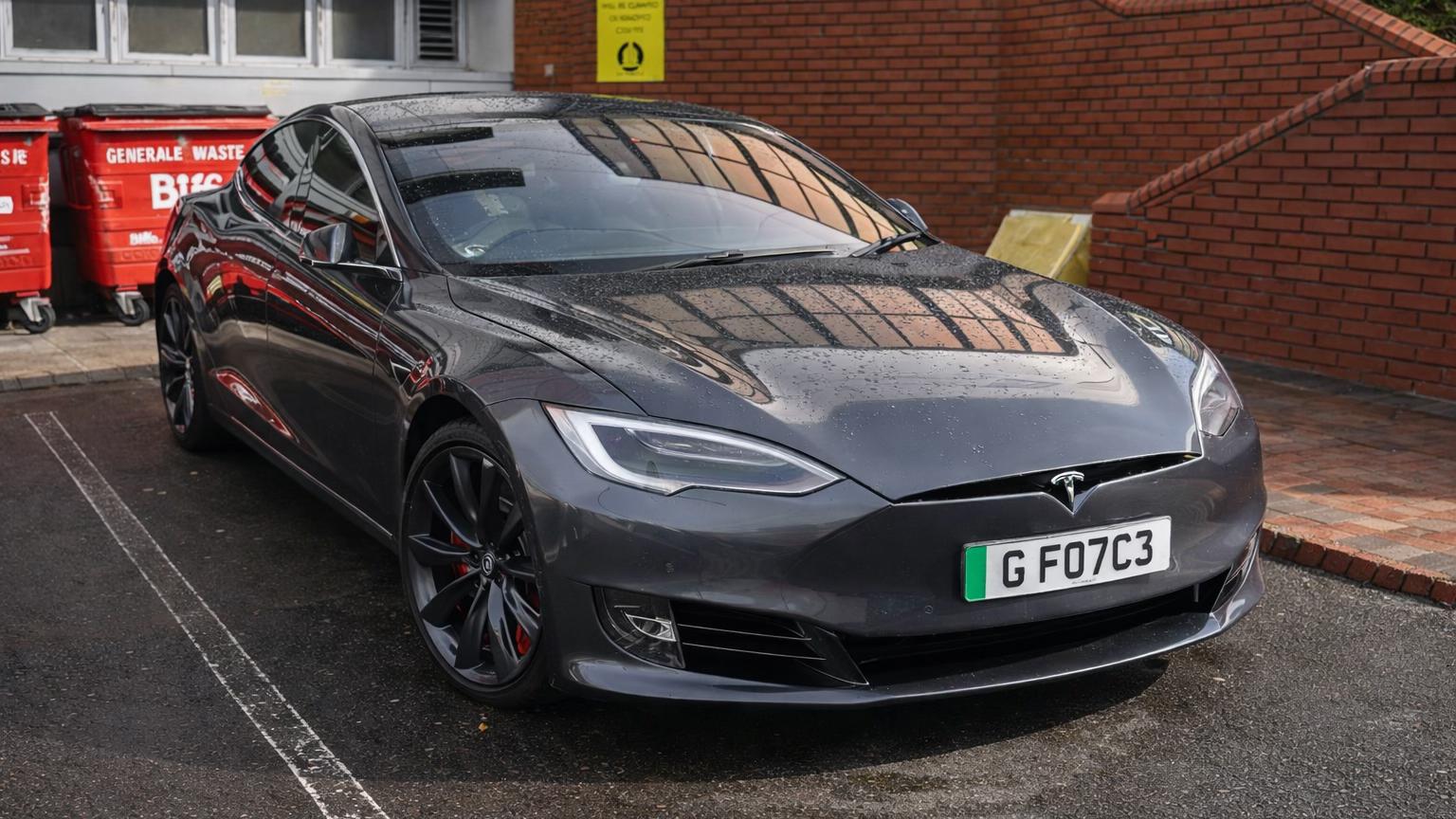 Tesla Model S 2017 in London
