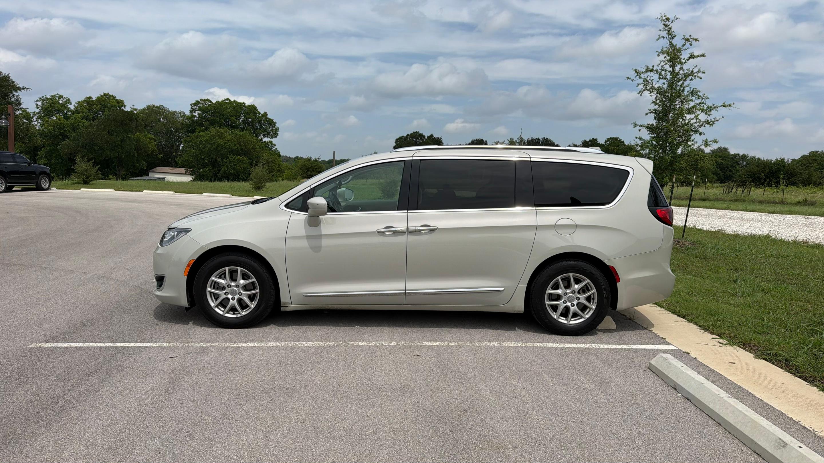 Chrysler Pacifica 2020 in Jarrell, TX