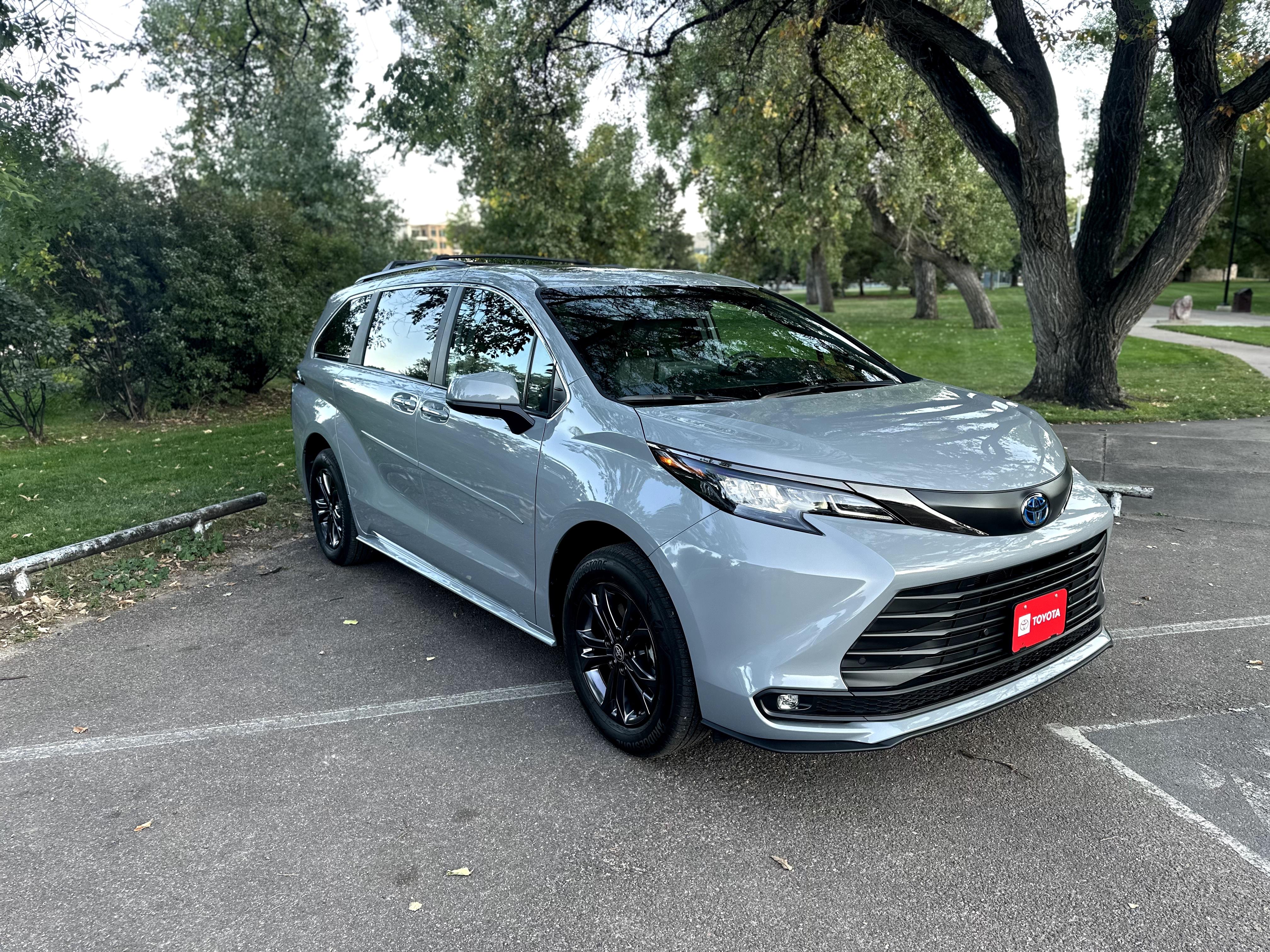 Toyota Sienna 2024 in Colorado Springs, CO