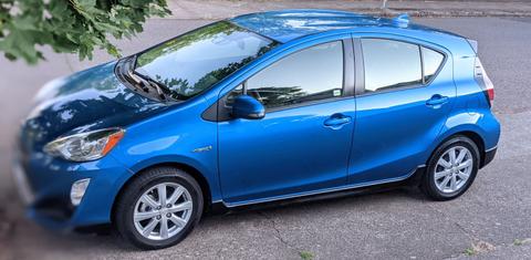 Toyota Prius c 2017