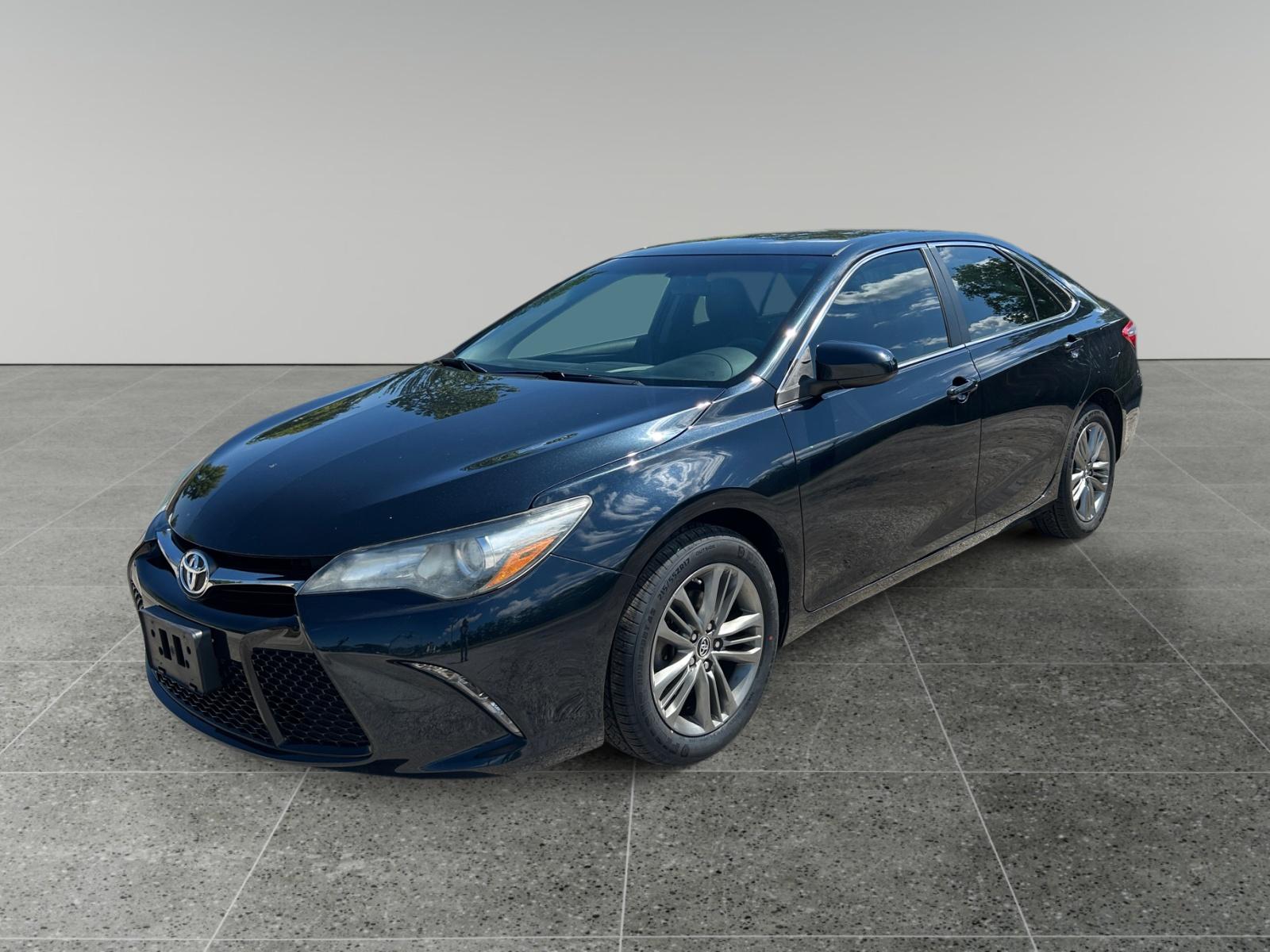 Toyota Camry 2016 in Toledo, OH