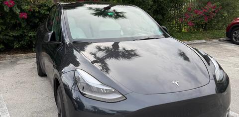 Tesla Model Y 2024