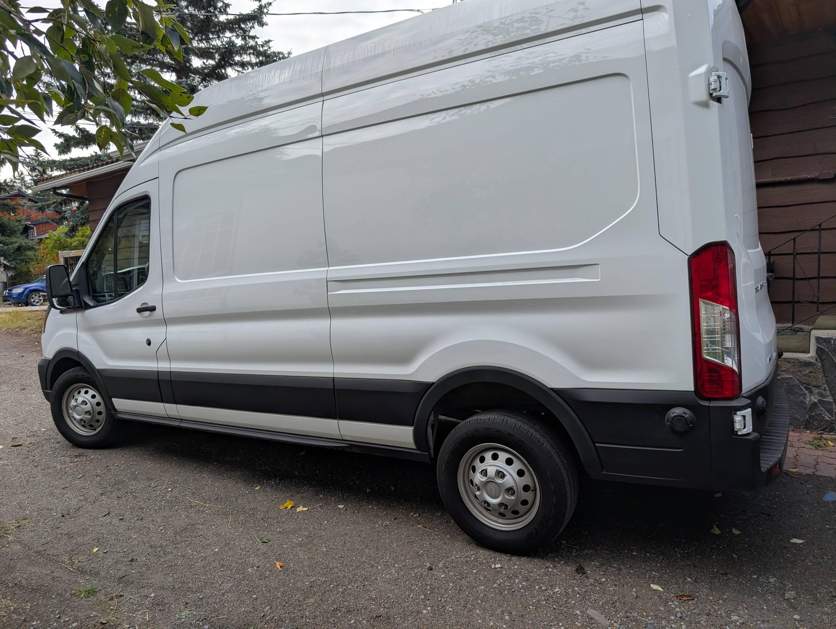 Ford Transit Cargo 2025 à Banff, AB