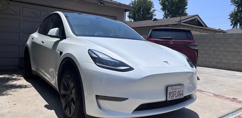 Tesla Model Y 2025