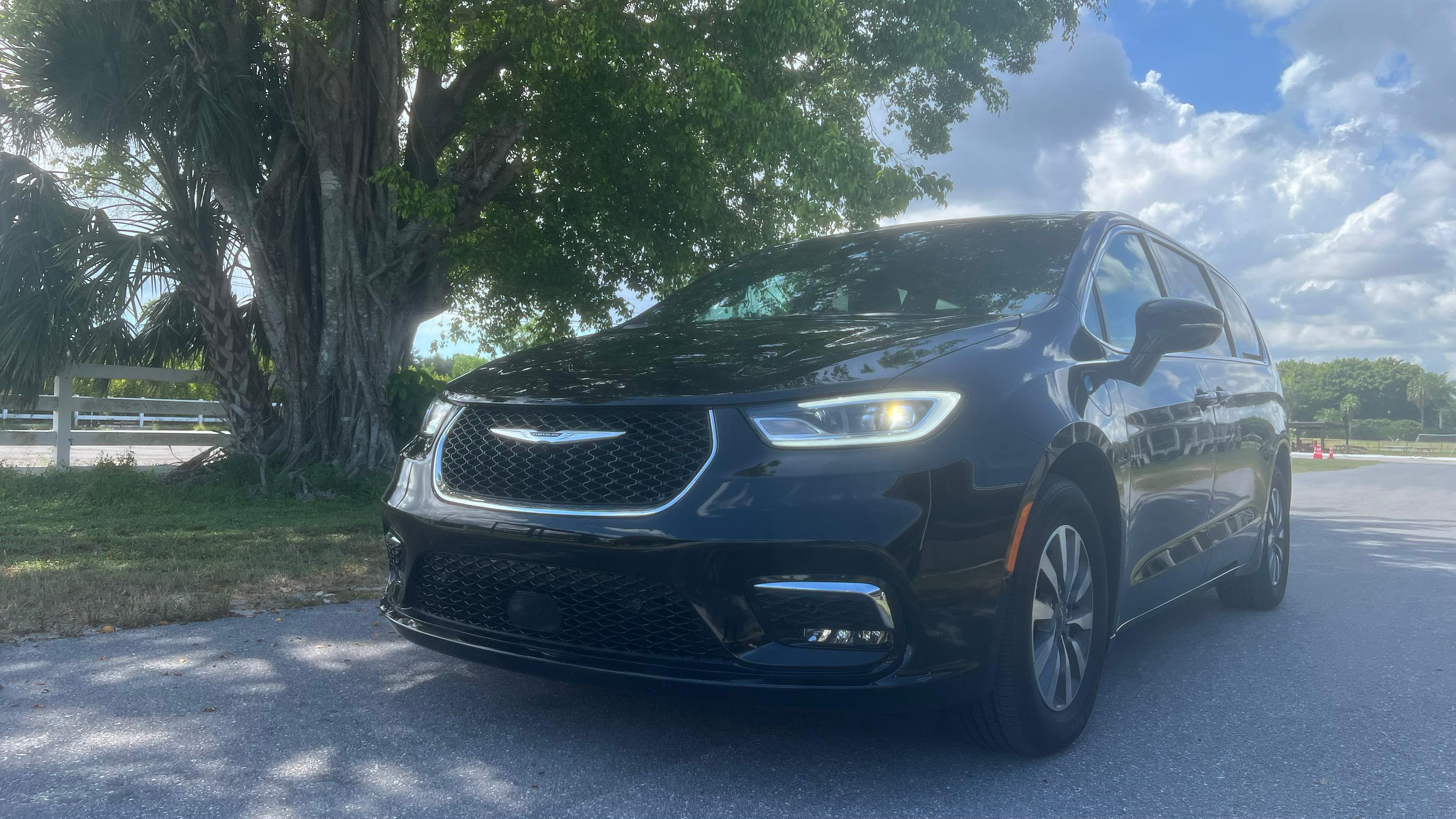 Chrysler Pacifica 2025 in Delray Beach, FL