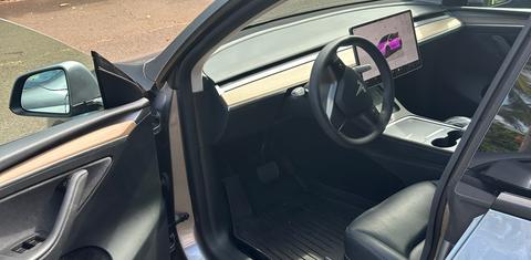 Tesla Model Y 2025
