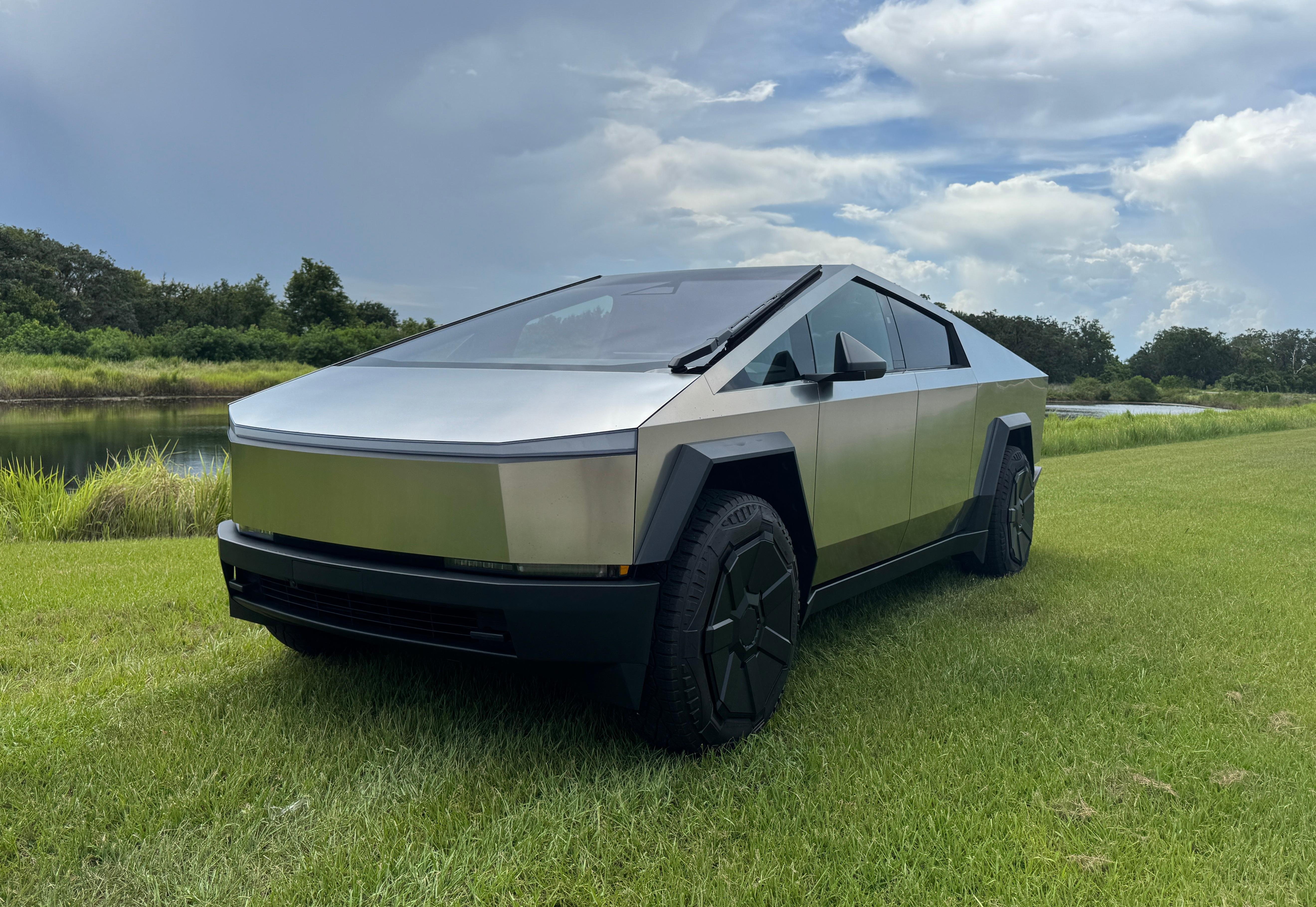 Tesla Cybertruck 2025 in 
