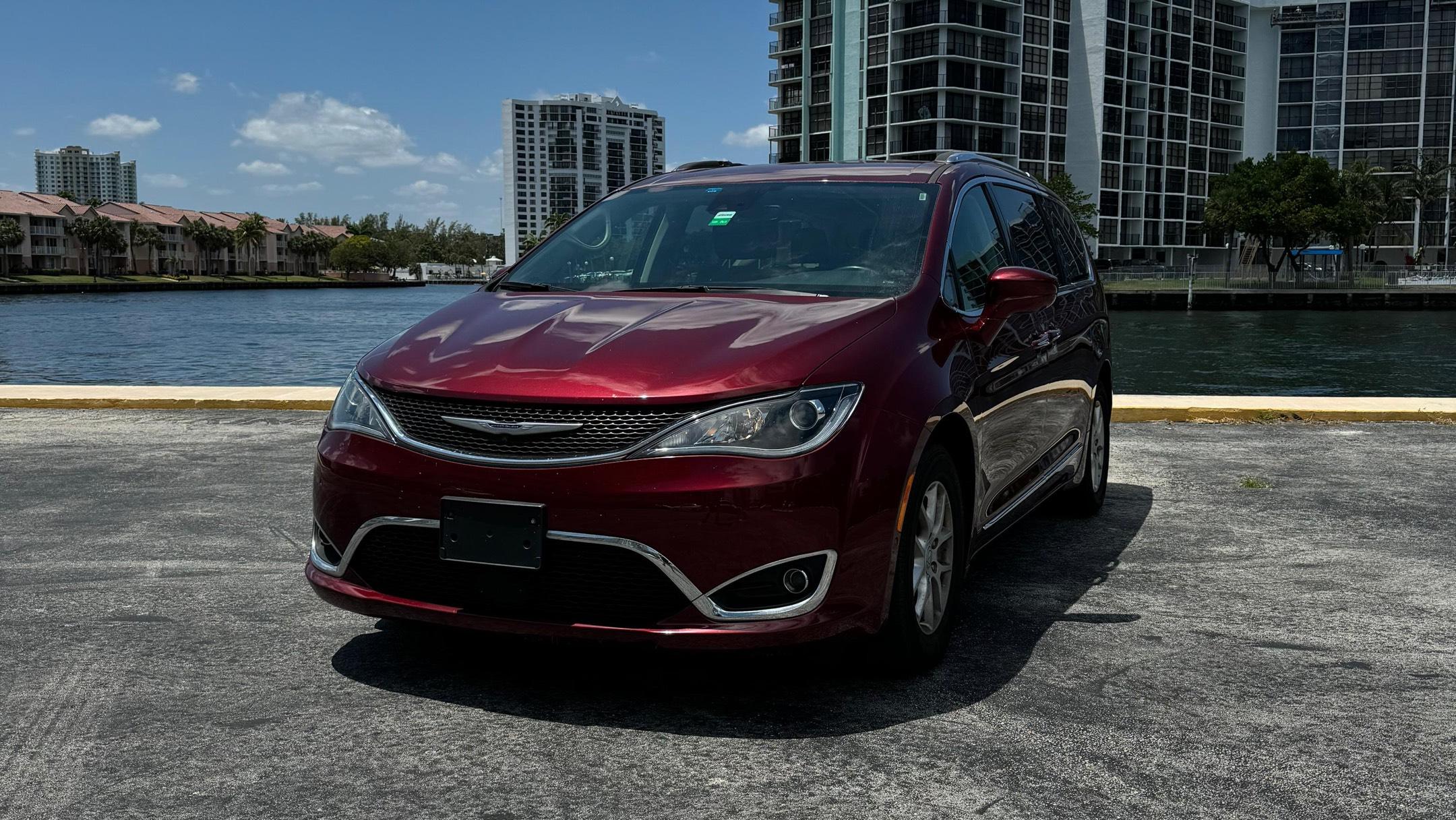 Chrysler Pacifica 2020 in Hollywood, FL