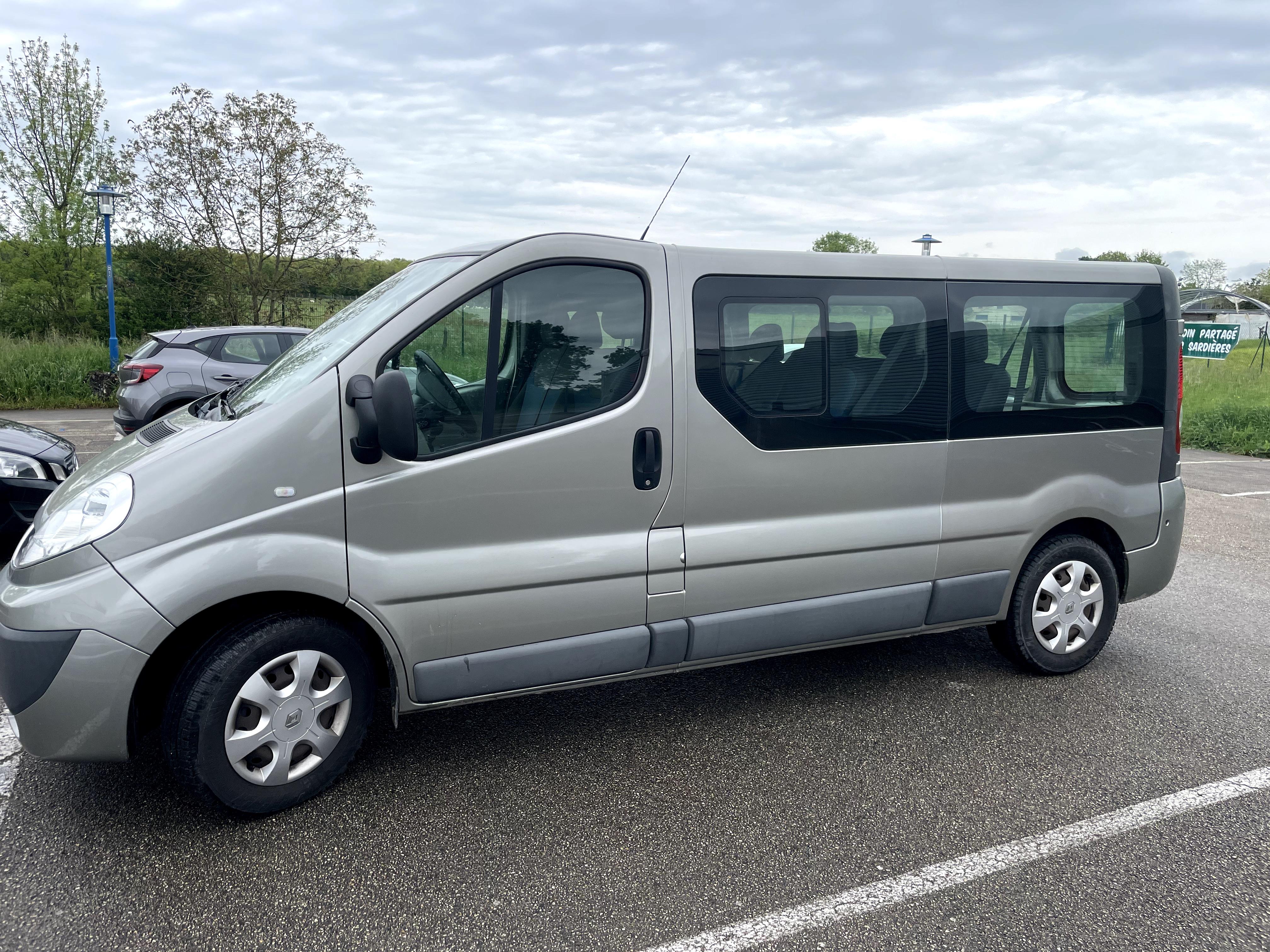 Renault TRAFIC II 2014 à Bourg-en-bresse