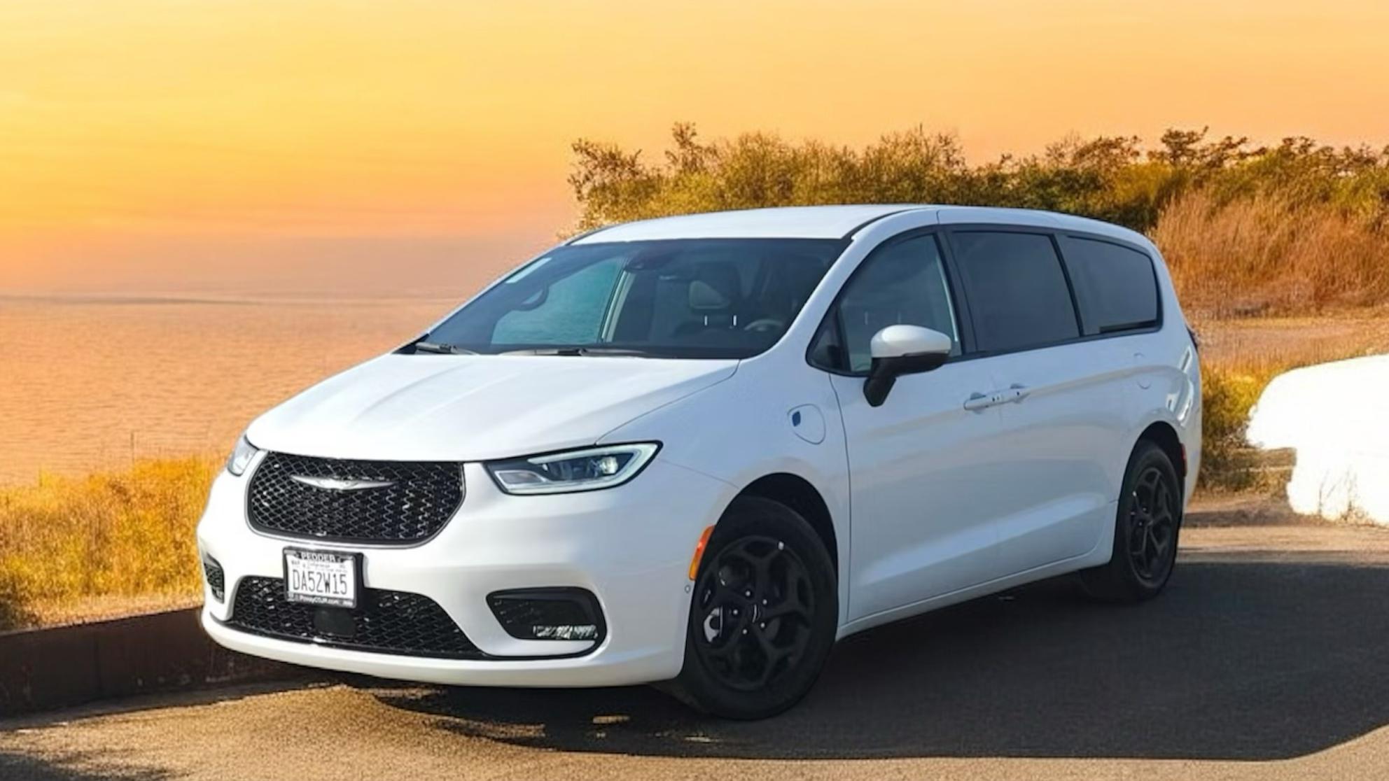 Chrysler Pacifica 2023 in San Diego, CA