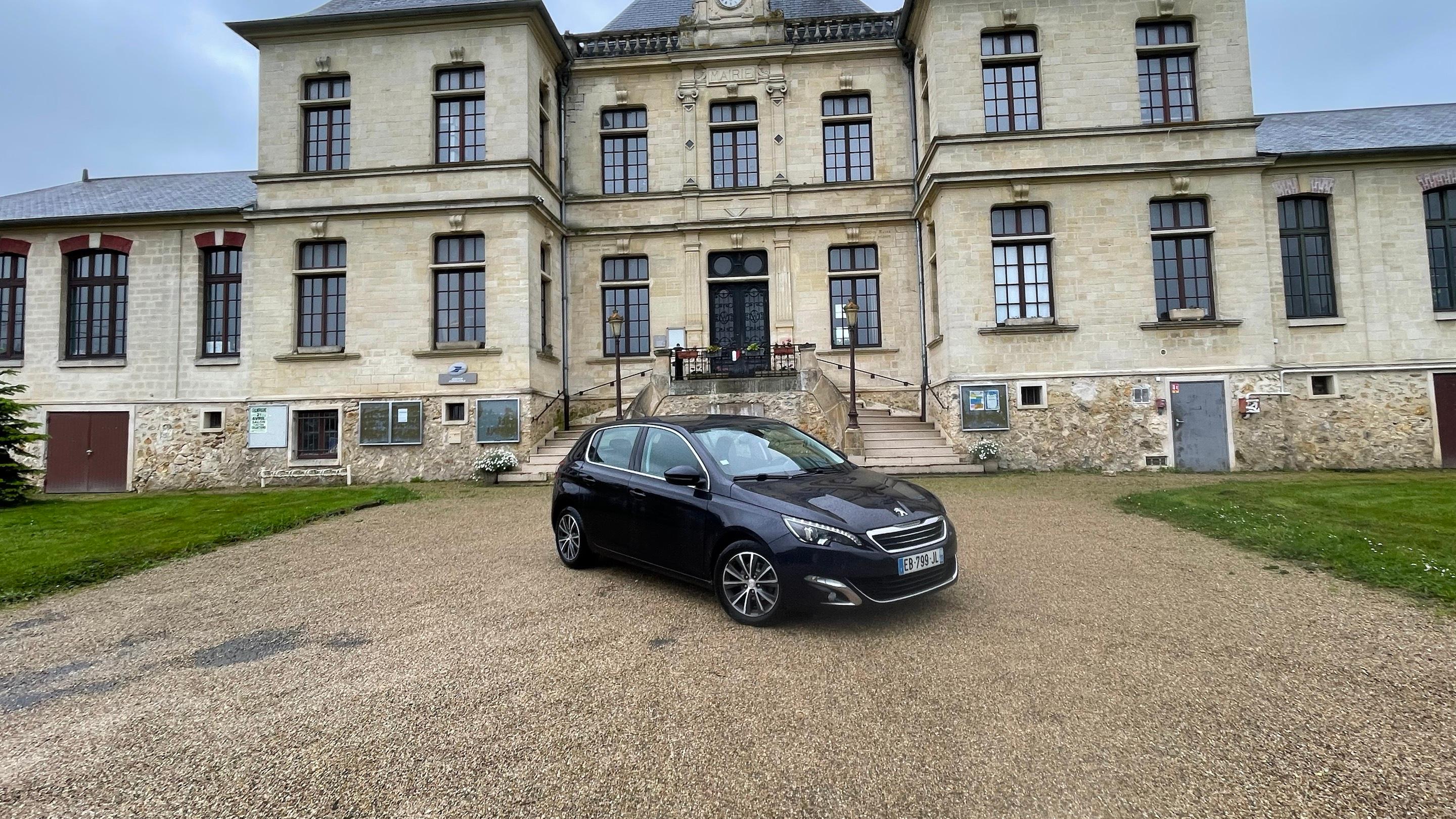 Peugeot 308 2016 à Frépillon