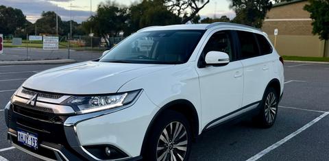 Mitsubishi OUTLANDER 2021