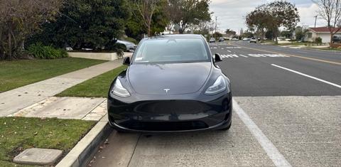 Tesla Model Y 2025