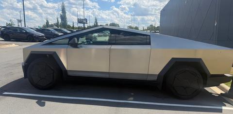 Tesla Cybertruck 2025