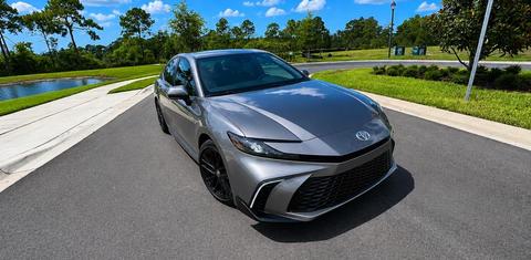 Toyota Camry Hybrid 2026