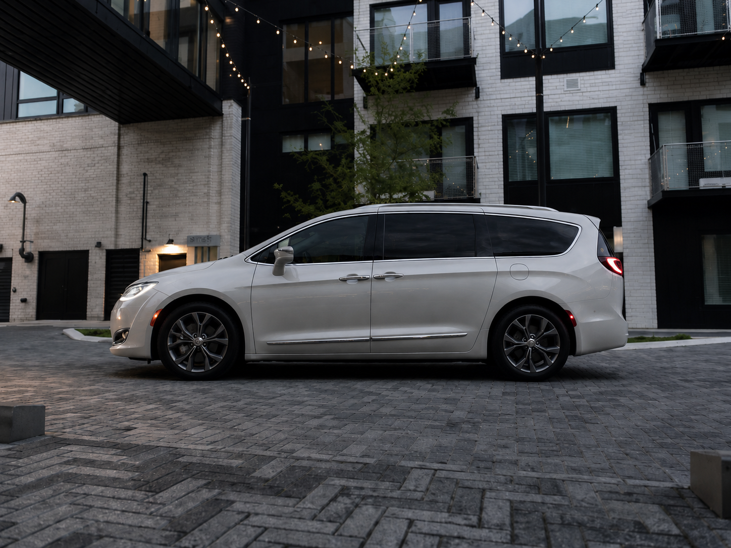 Chrysler Pacifica 2017 in Canal Winchester, OH