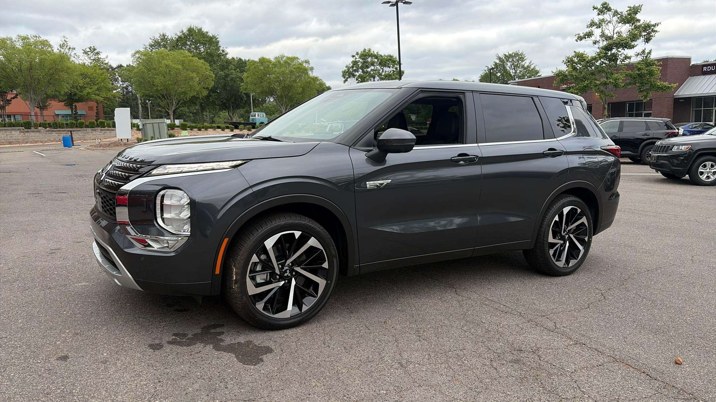Mitsubishi Outlander Plug-In Hybrid 2025 in Raleigh, NC