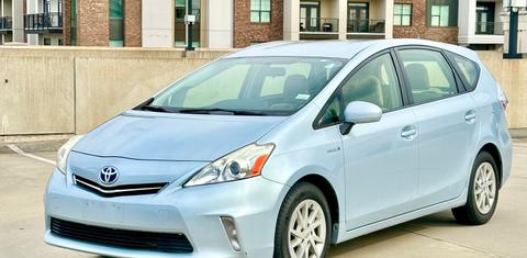 Toyota Prius v 2013