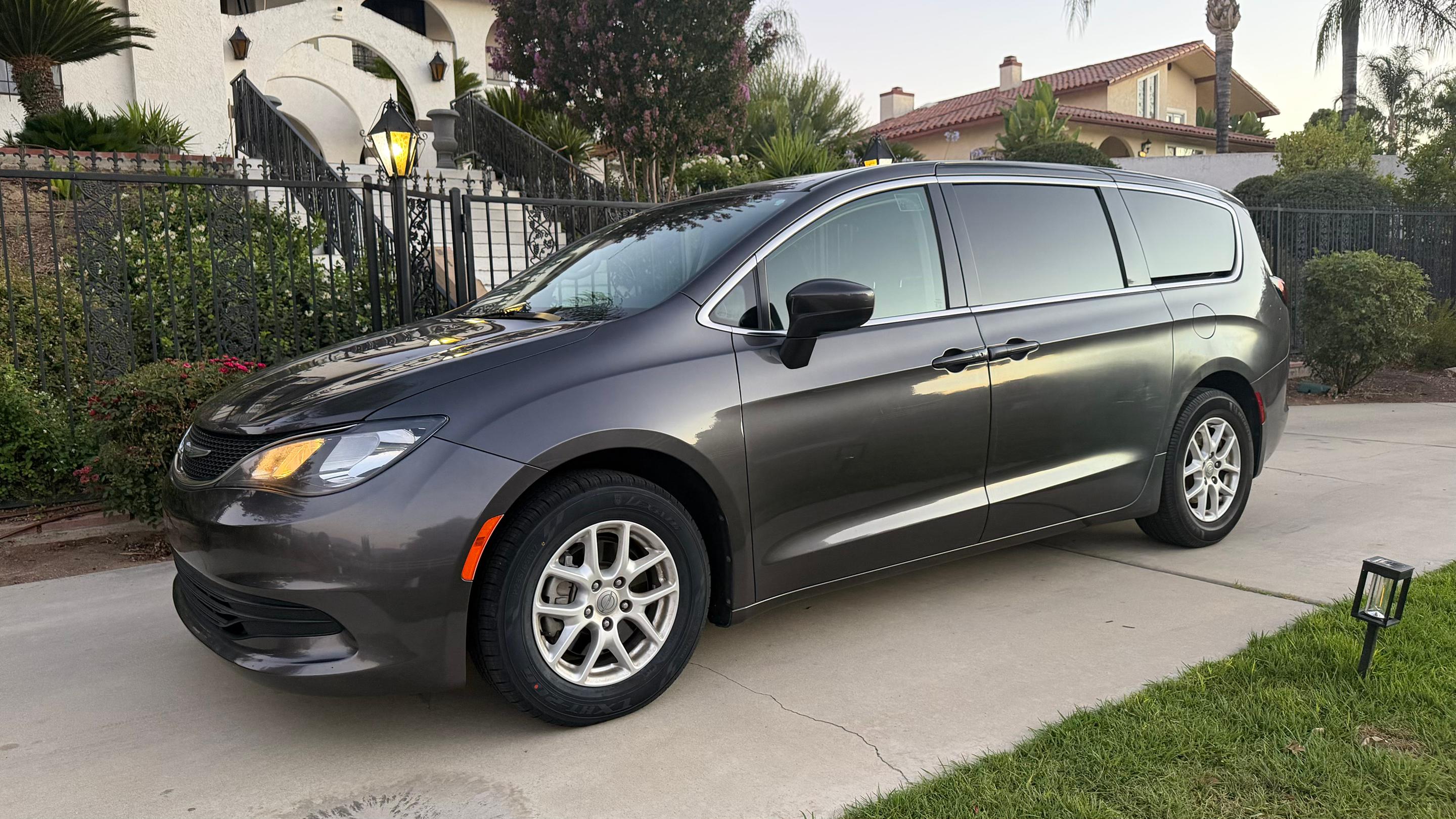 Chrysler Pacifica 2018 in Hemet, CA