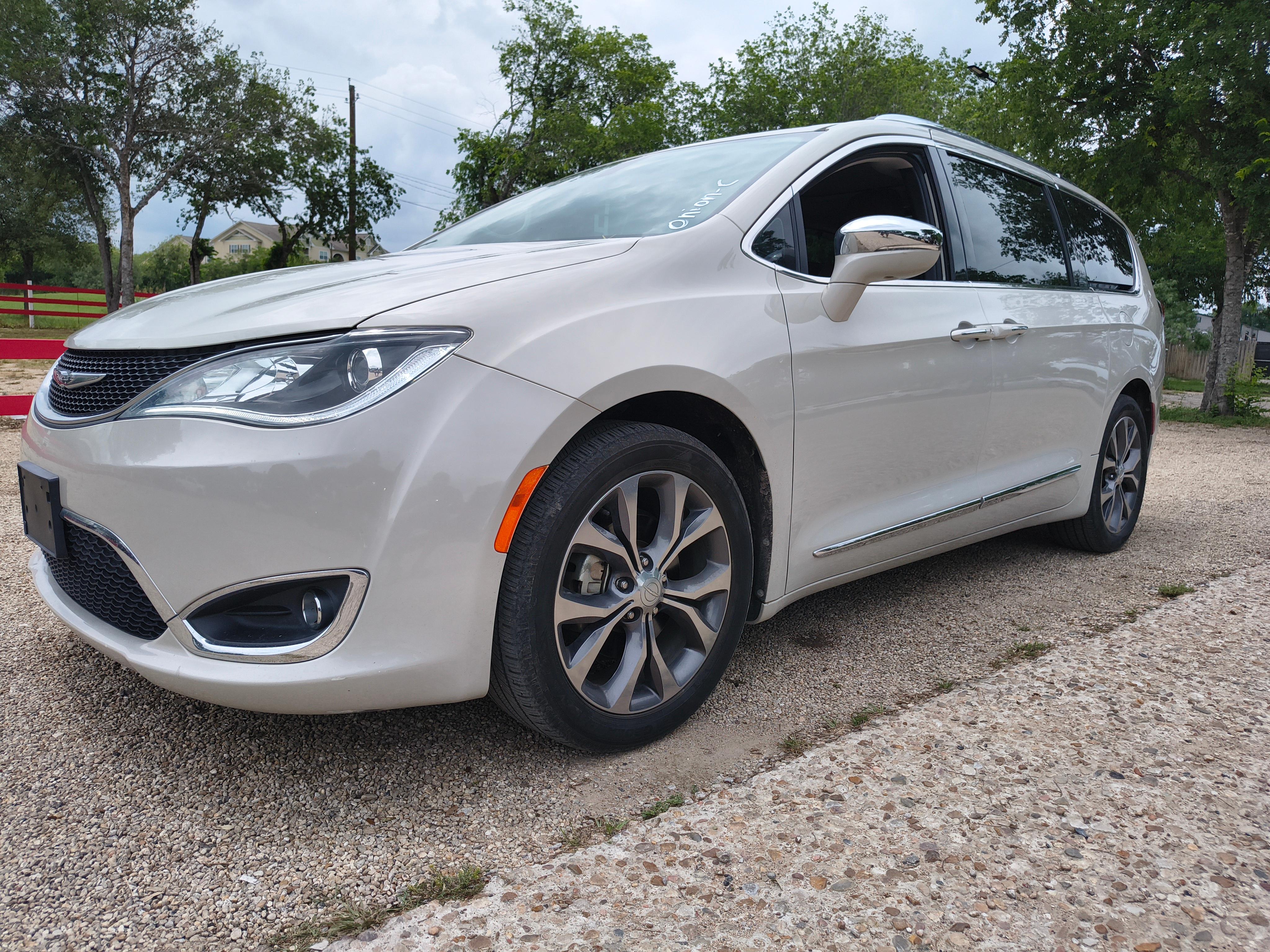 Chrysler Pacifica 2017 in 