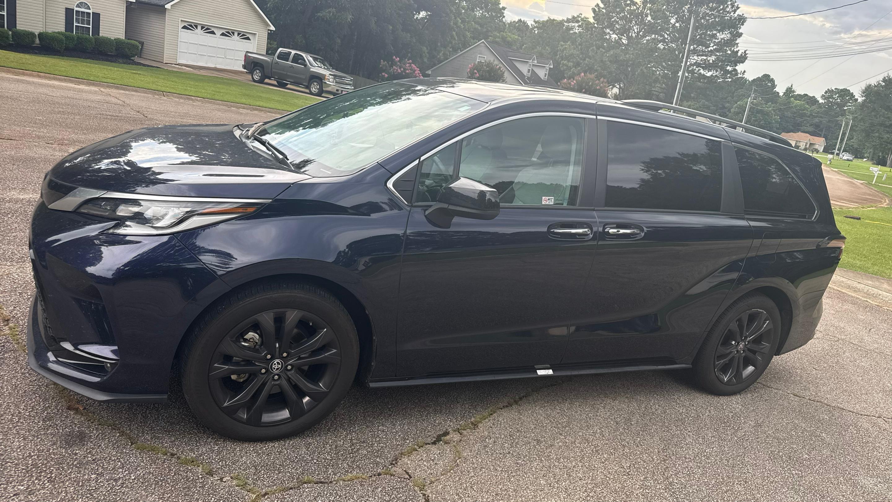 Toyota Sienna 2023 in Barnesville, GA