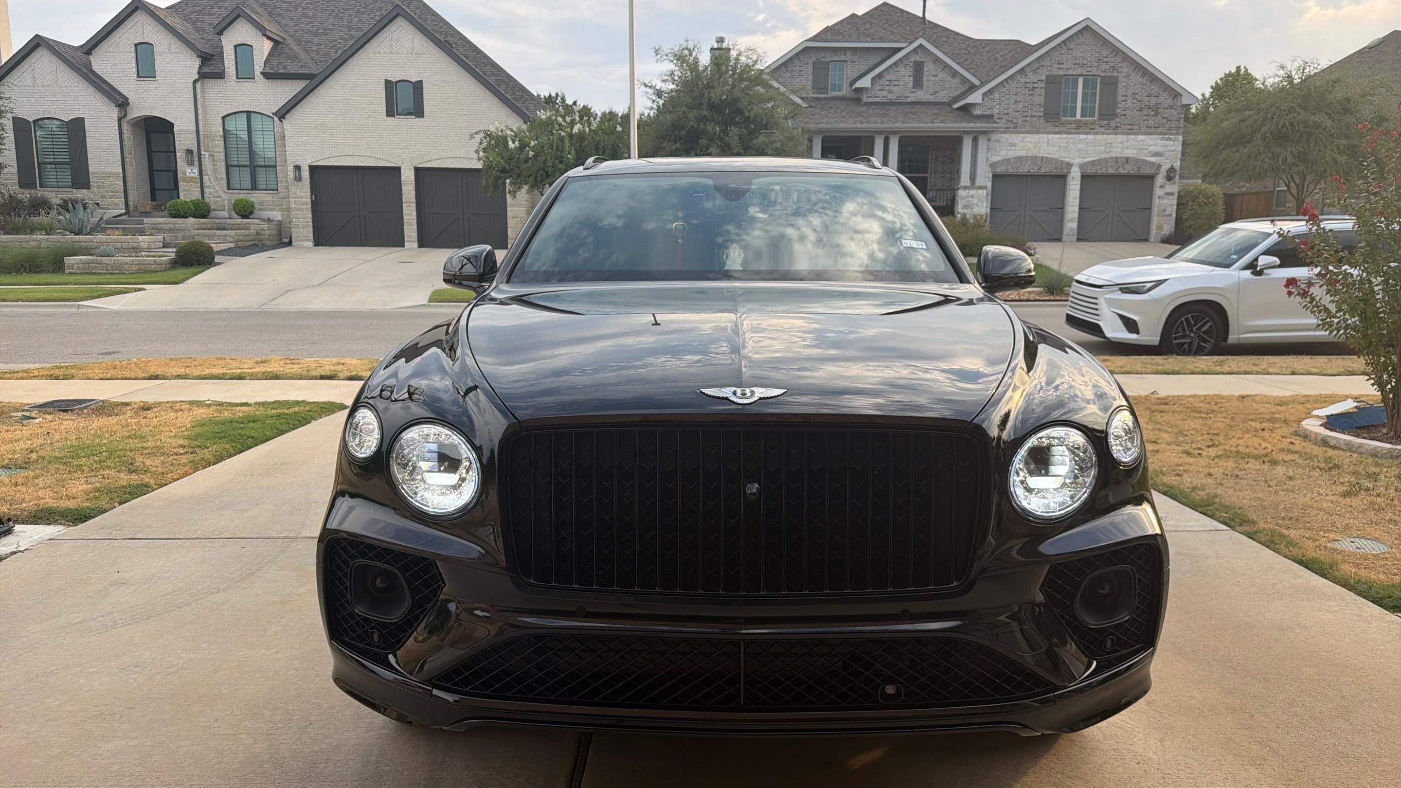 Bentley Bentayga EWB 2023 in Leander, TX