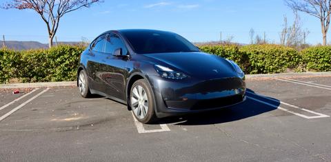 Tesla Model Y 2024
