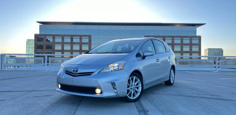 Toyota Prius v 2012