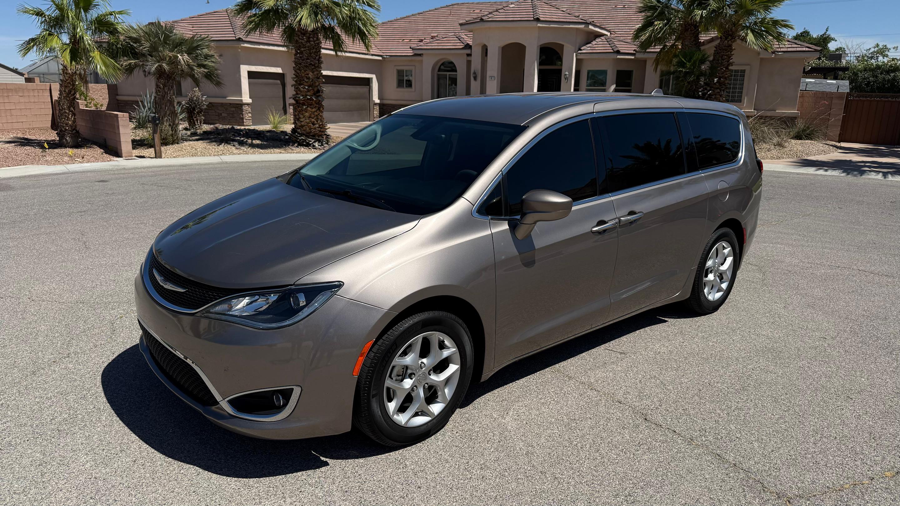 Chrysler Pacifica 2018 in Las Vegas, NV