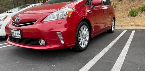 Toyota Prius v 2014