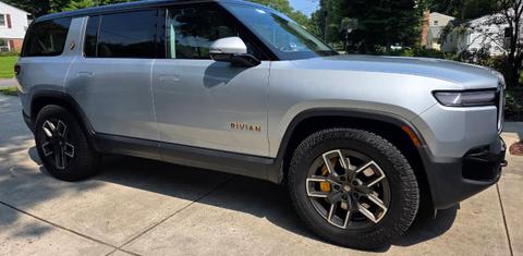 Rivian R1S 2025