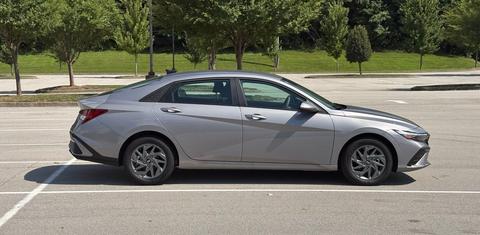 Hyundai Elantra Hybrid 2025