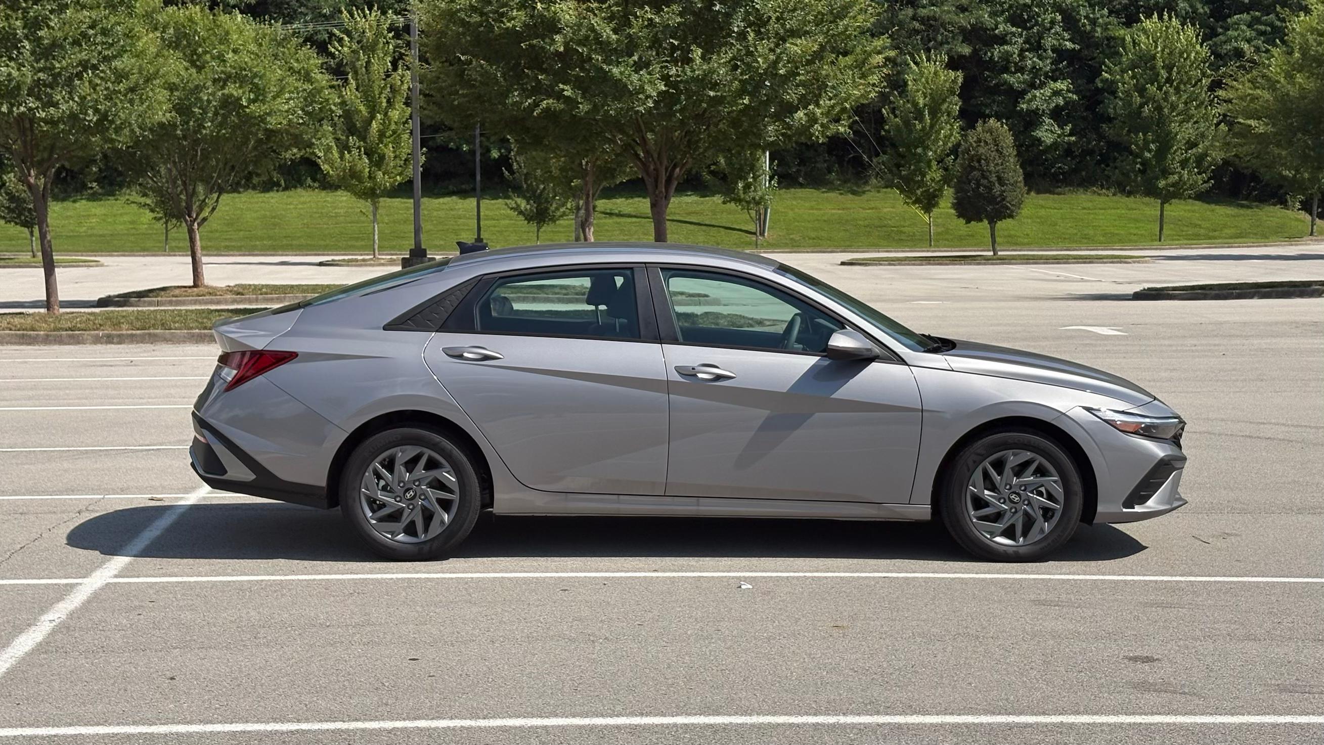 Hyundai Elantra Hybrid 2025 in Louisville, KY