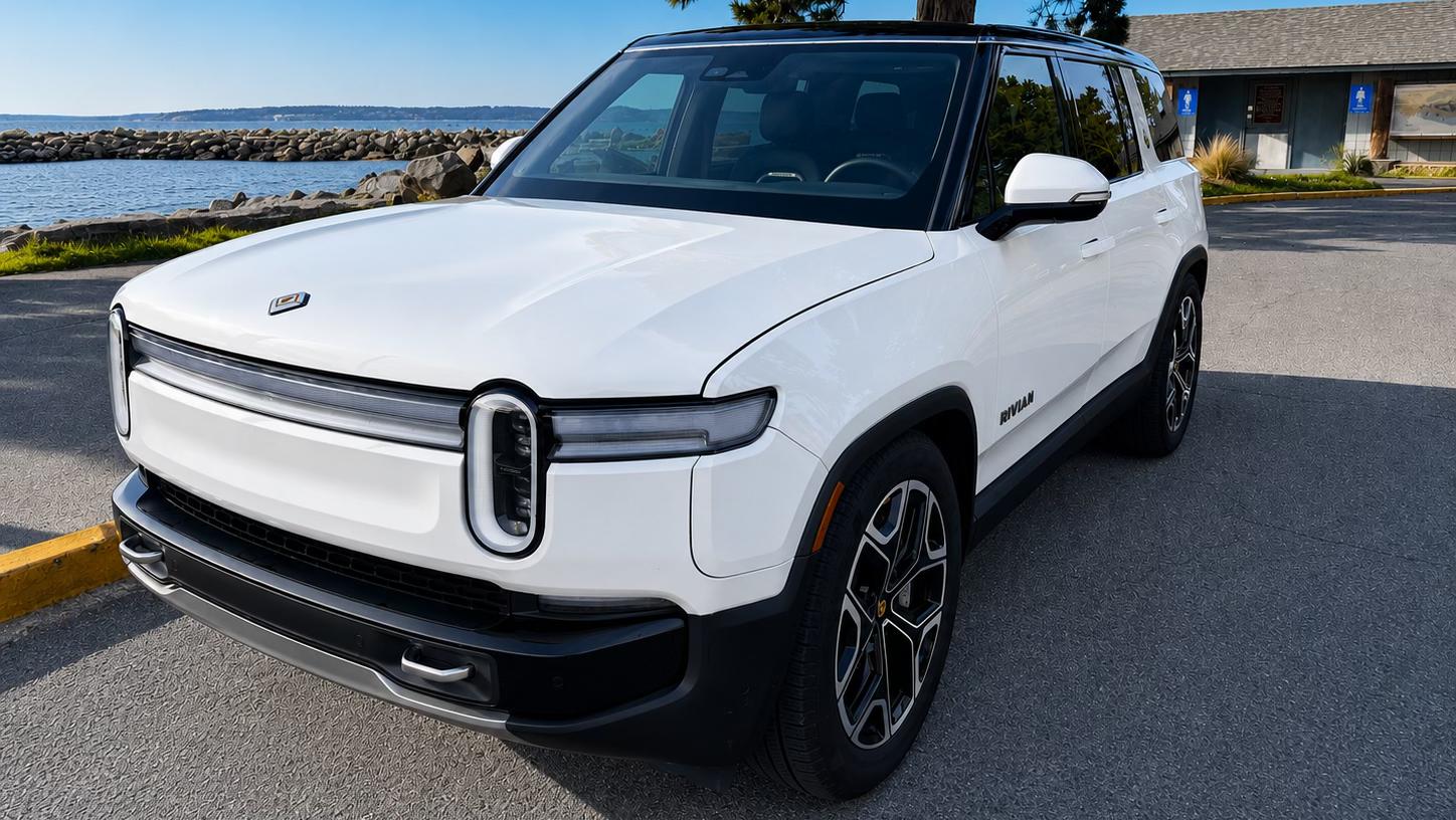 Rivian R1S 2025 in Lake Forest Park, WA