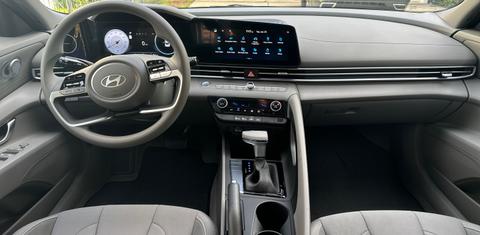 Hyundai Elantra 2024