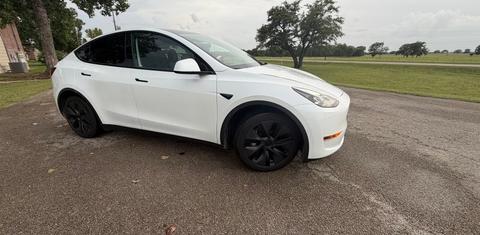 Tesla Model Y 2025