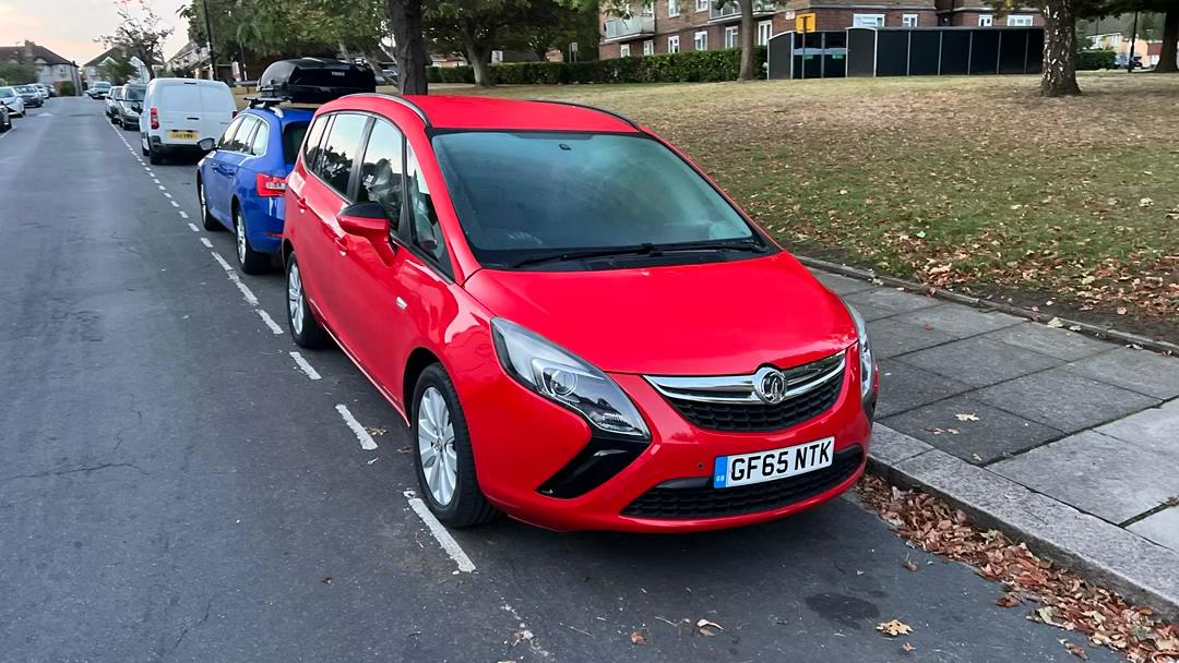 Vauxhall Zafira Tourer 2015 in London