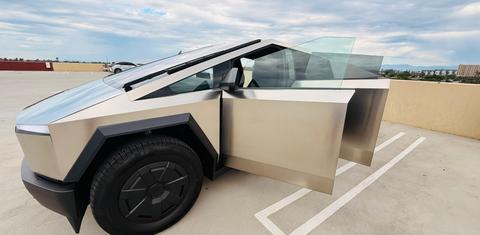 Tesla Cybertruck 2026