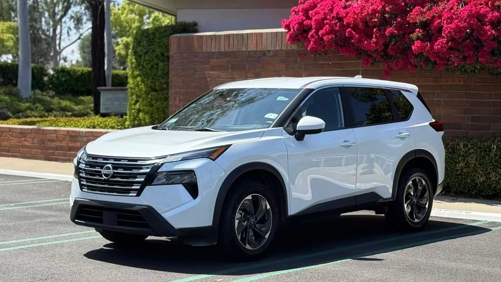 Nissan Rogue 2024 in Costa Mesa, CA