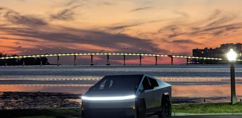 Tesla Cybertruck 2025