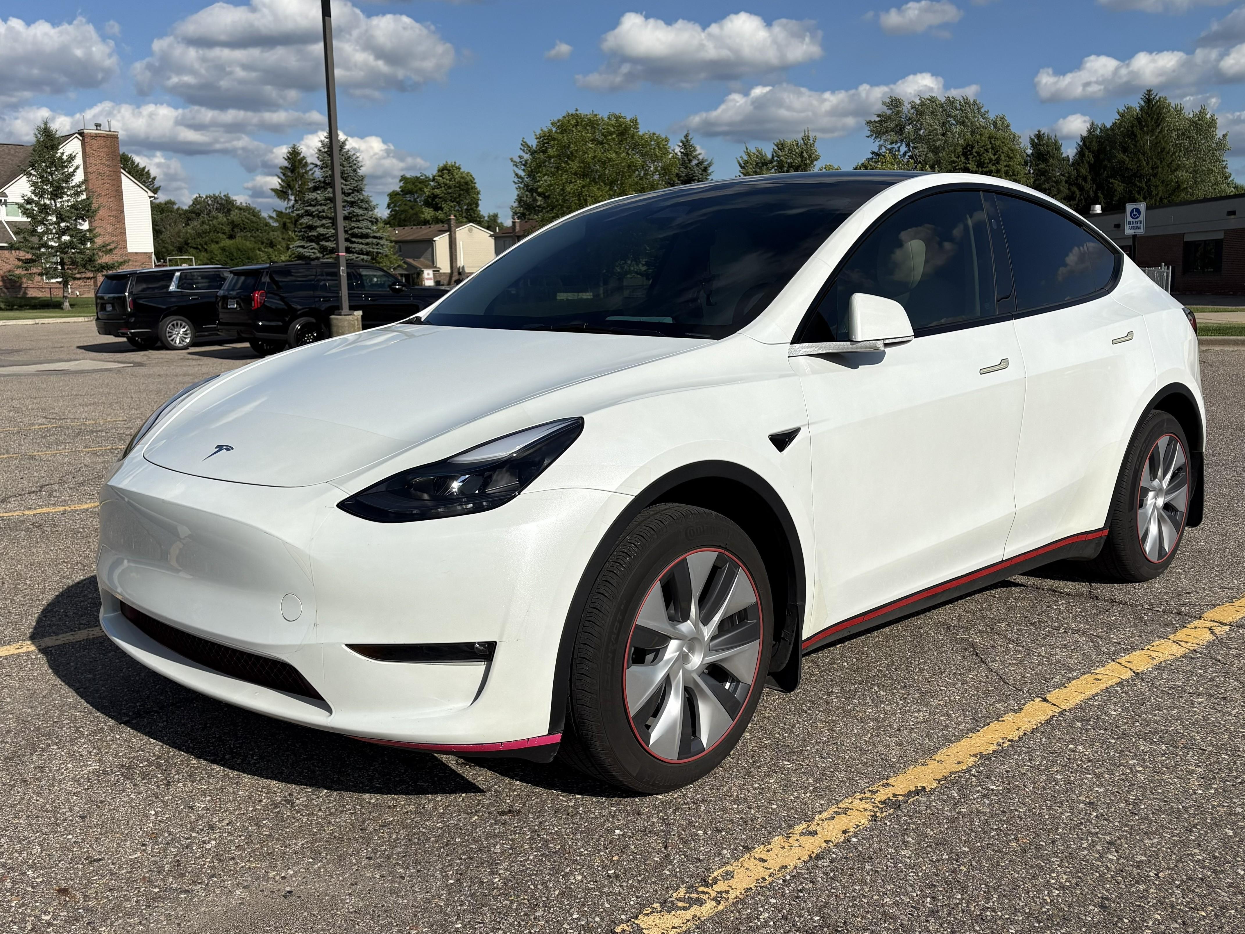 Tesla Model Y 2023 in Canton Township, MI