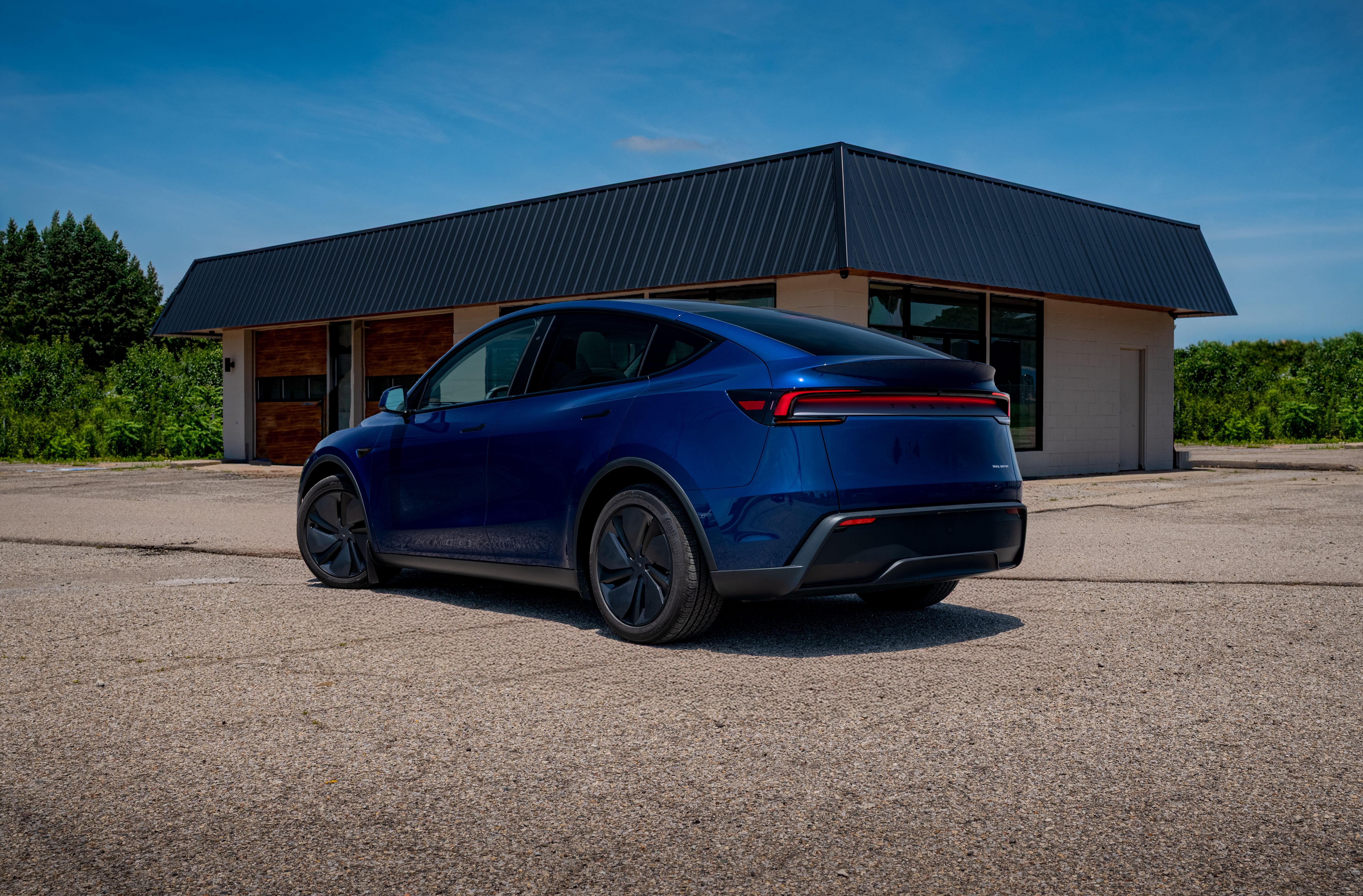 Tesla Model Y 2026 in Hebron, KY