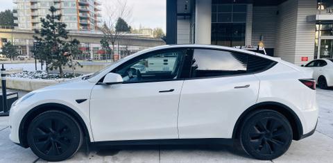 Tesla Model Y 2025