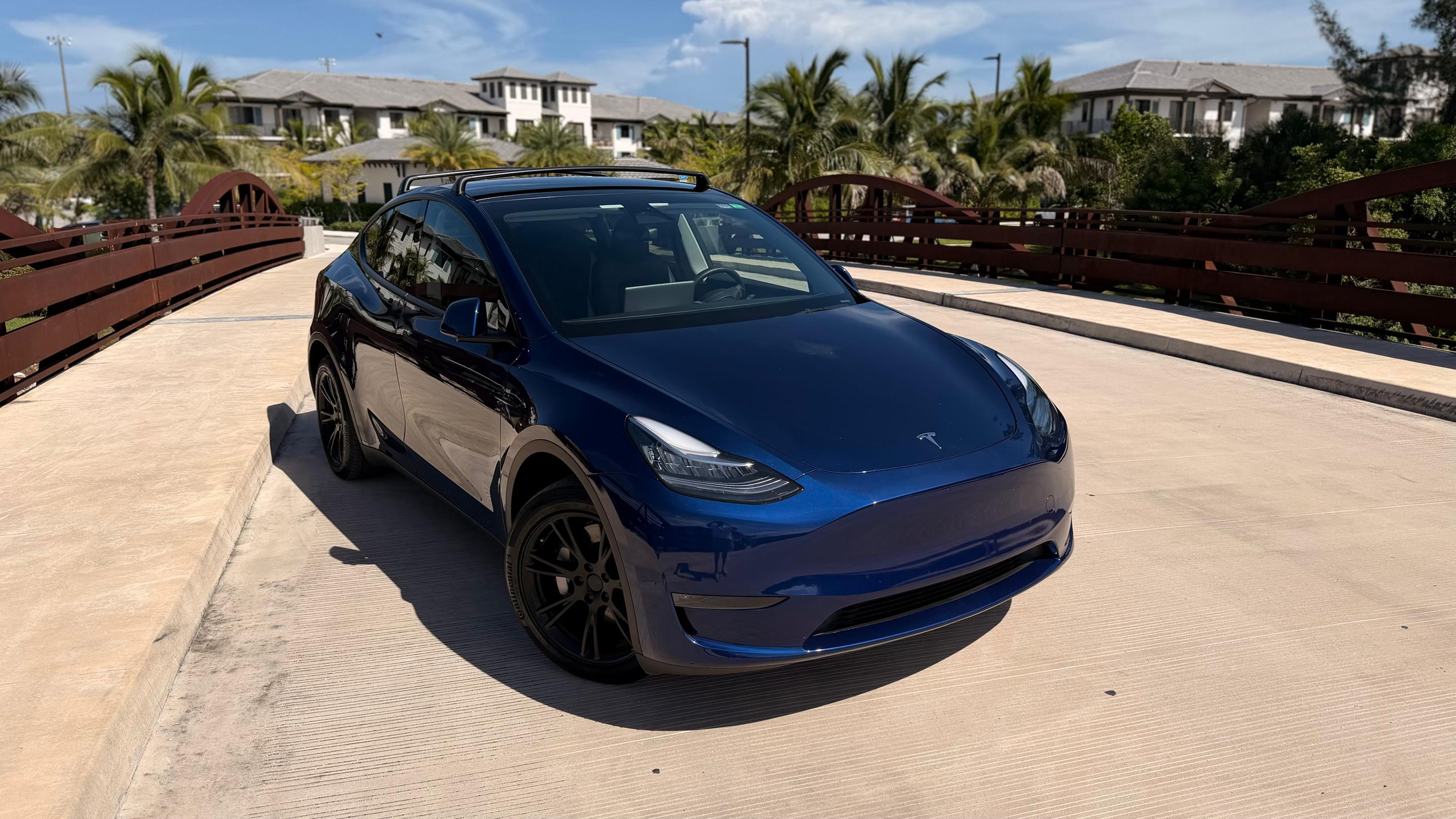 Tesla Model Y 2023 in Hollywood, FL
