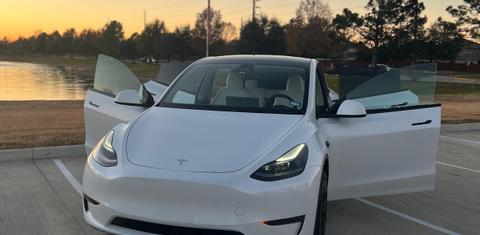Tesla Model Y 2025