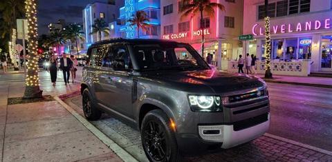 Land Rover Defender 2025