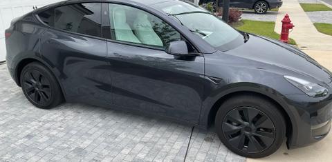 Tesla Model Y 2025