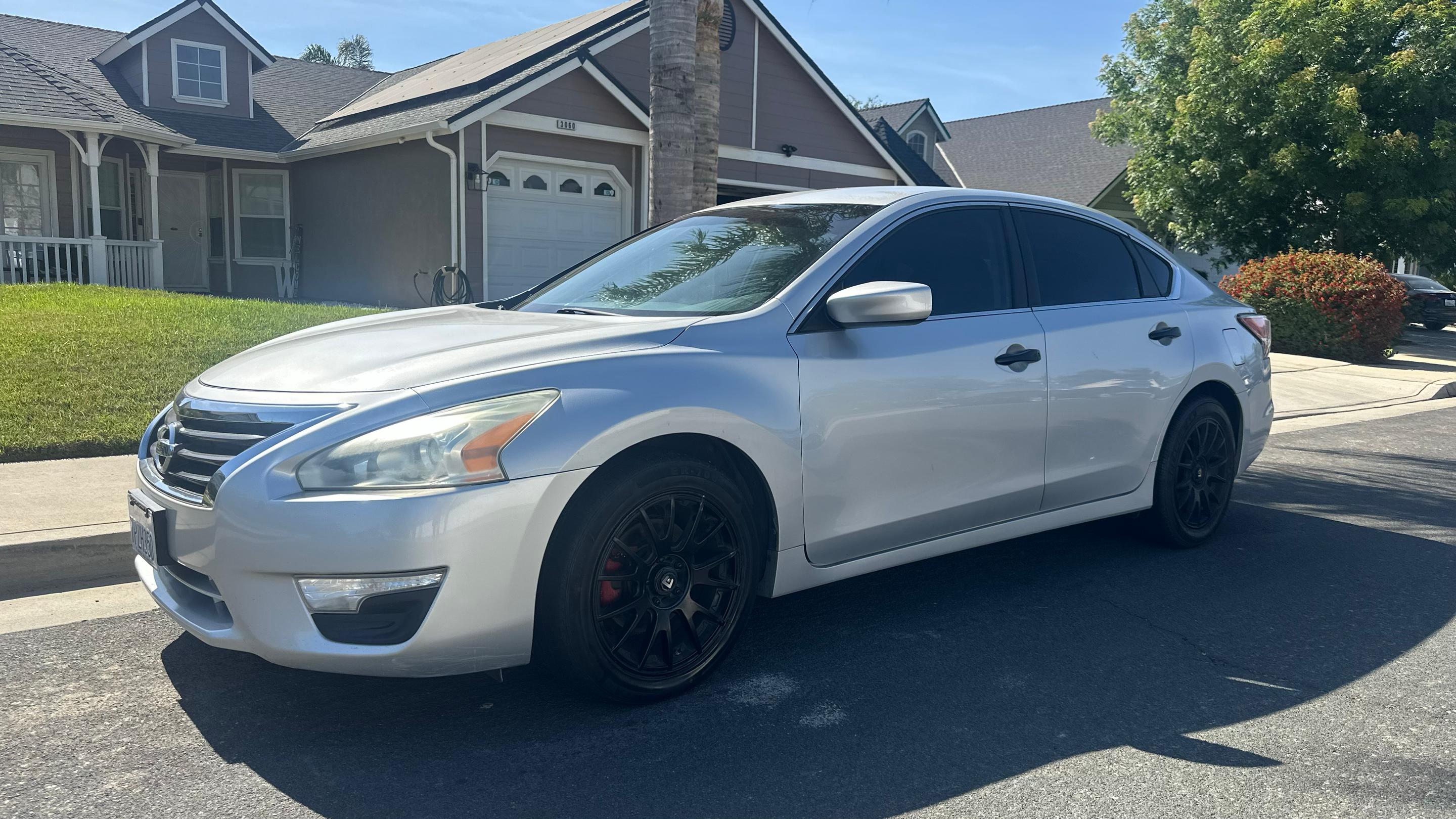 Nissan Altima 2014 in Hanford, CA
