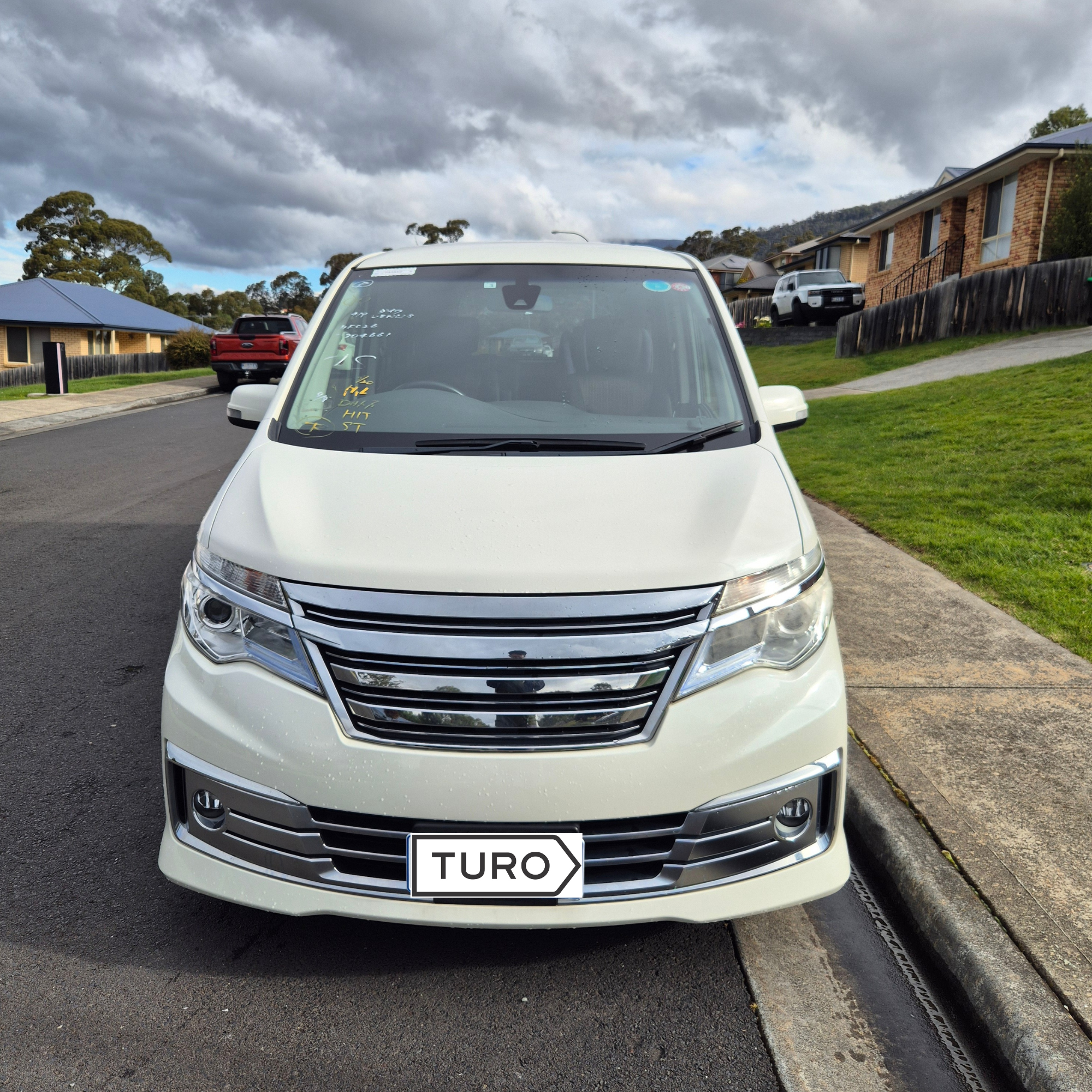 Nissan Serena Hybrid 2014 in Queens Domain
